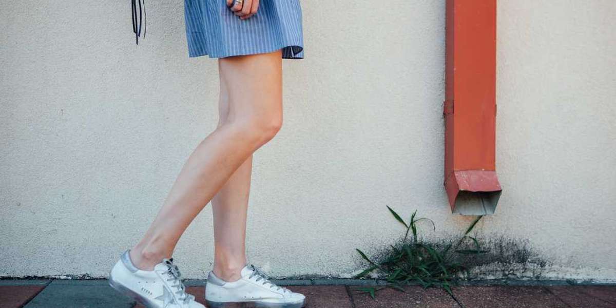 You can go Golden Goose Sky Star Sneakers out in style with a windbreaker