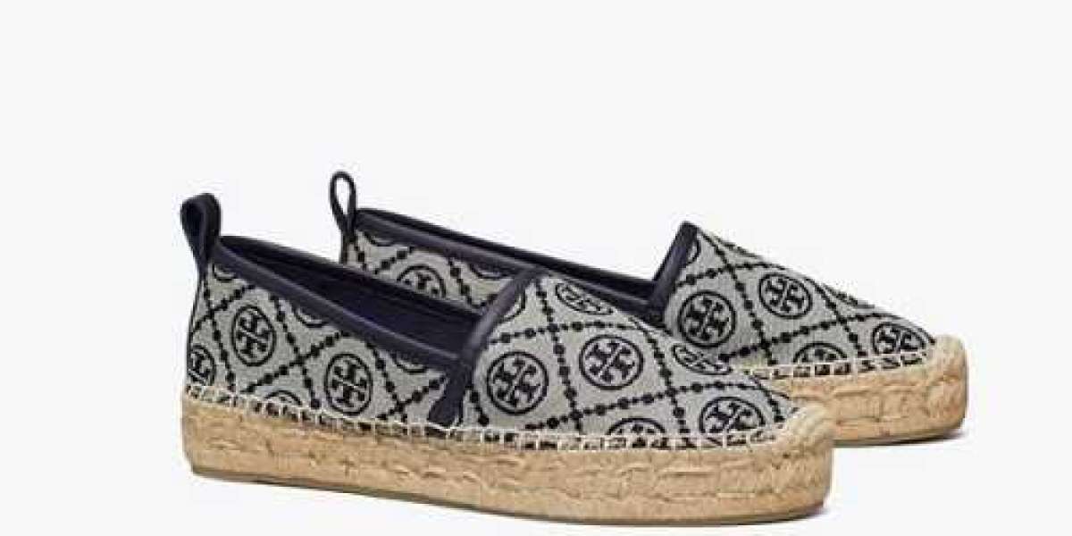 Tory Burch 涼鞋：夏日時尚與舒適並重的最佳選擇
